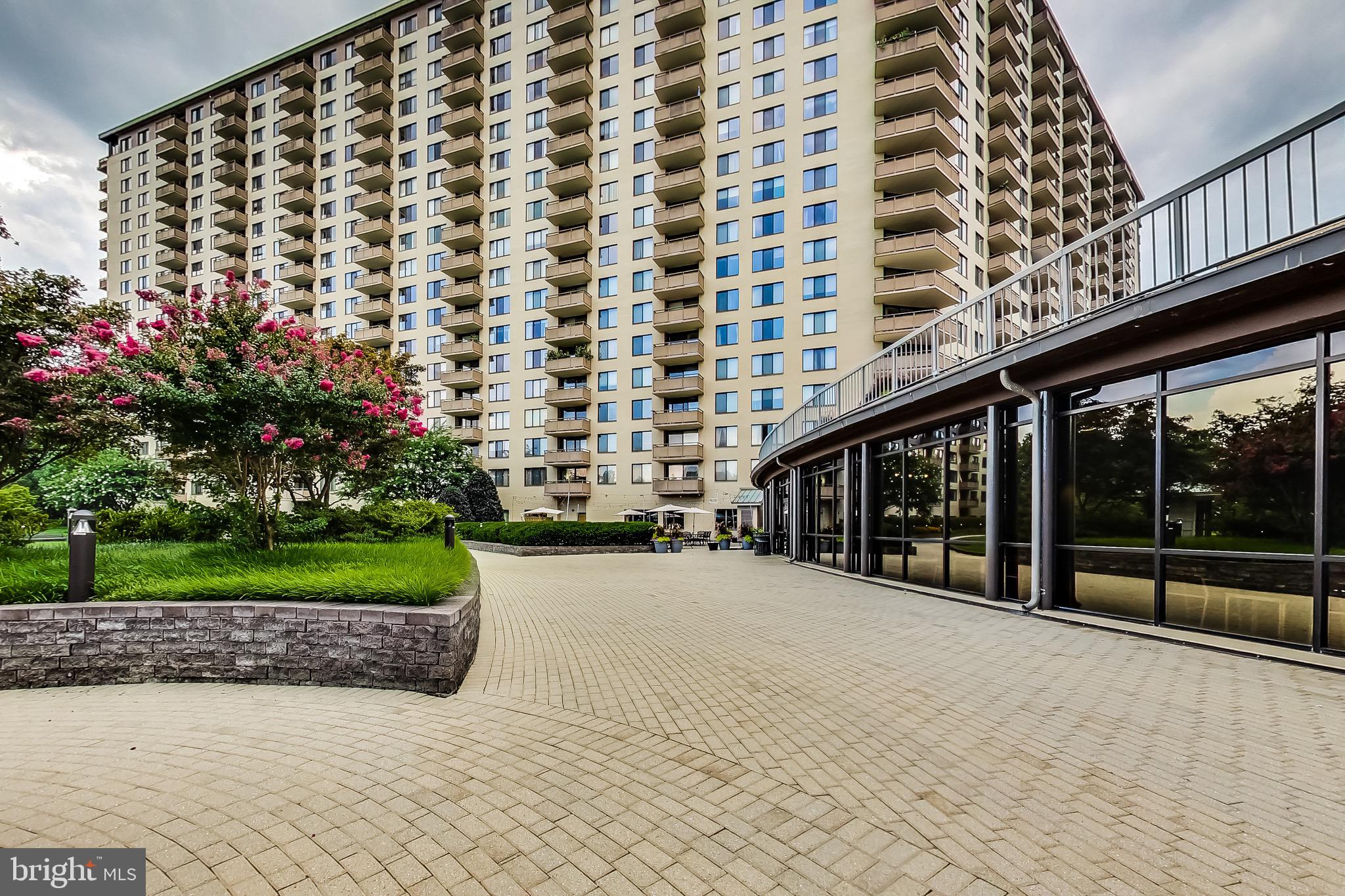 5225 Pooks Hill Road, Unit 1717N Bethesda, MD 20814 - Photo 10 of 74