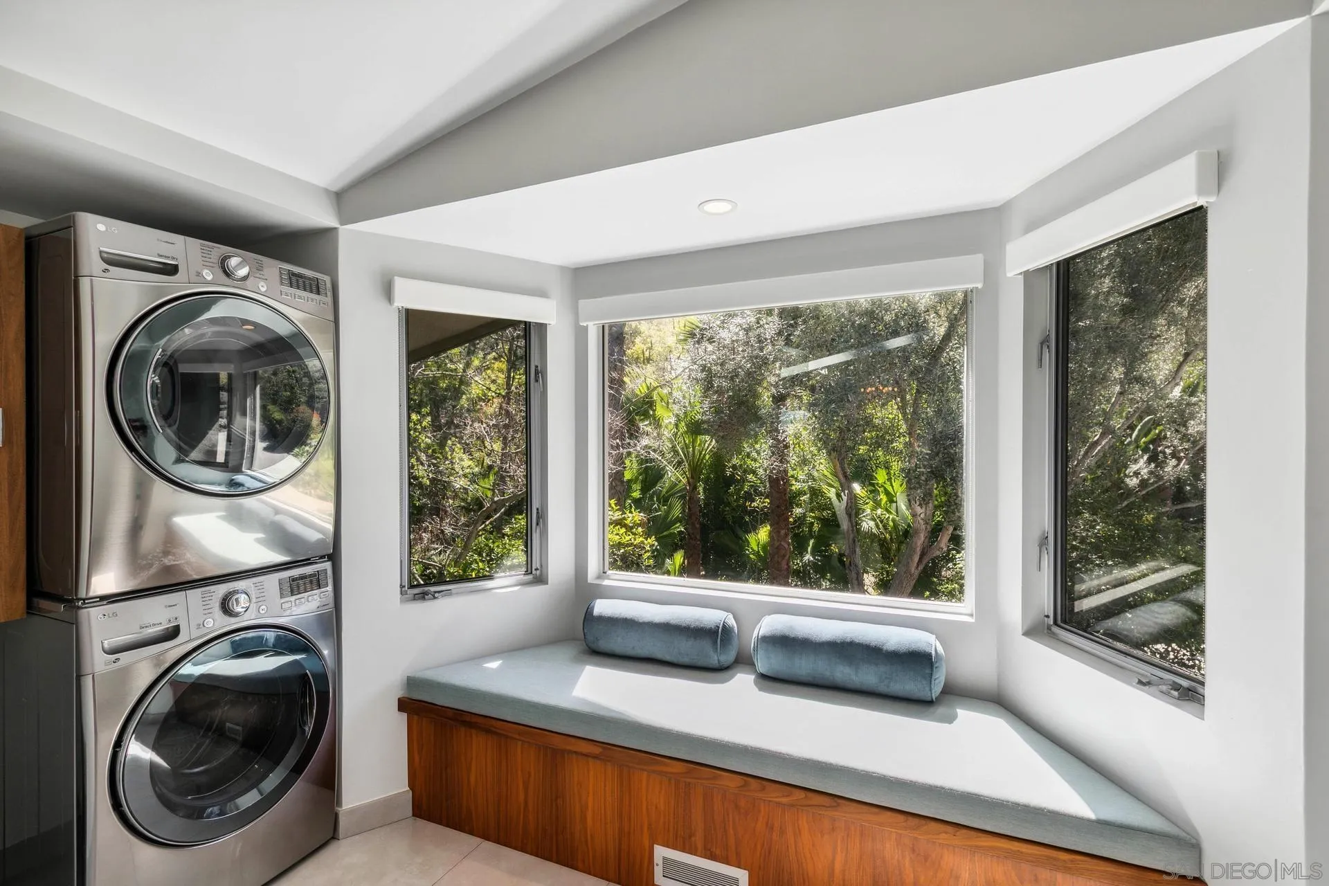 10446 Russell Road La Mesa, CA 91941 - Photo 35 of 75 a view of a bedroom with washer and dryer
