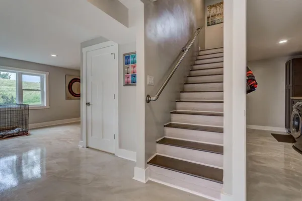 a view of entryway with hall