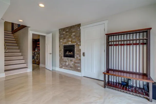 a view of an entryway with a livingroom