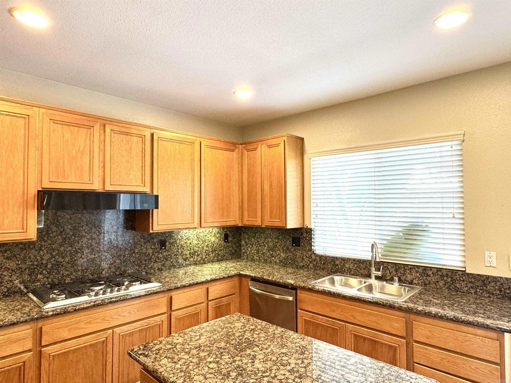 3906 Rill Court Carlsbad, CA 92010 - Photo 8 of 26 Kitchen