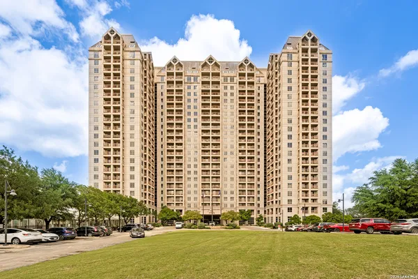 $3,100 | 1 Towers Park Lane, Unit 1205, San Antonio, TX 78209