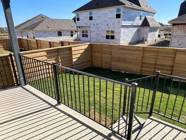 a view of a house with backyard
