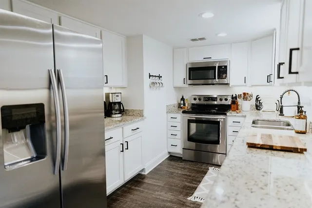 $715,000 | 2472 Temple Street, Sarasota, FL 34239