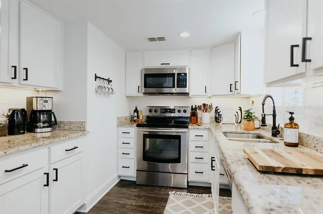 $715,000 | 2472 Temple Street, Sarasota, FL 34239