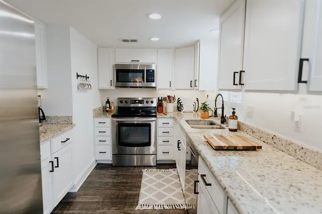 $715,000 | 2472 Temple Street, Sarasota, FL 34239