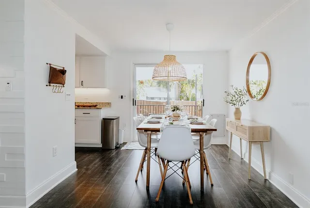 $715,000 | 2472 Temple Street, Sarasota, FL 34239