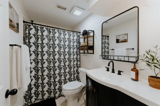 $715,000 | 2472 Temple Street, Sarasota, FL 34239