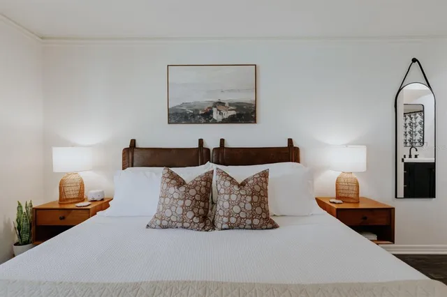 $715,000 | 2472 Temple Street, Sarasota, FL 34239