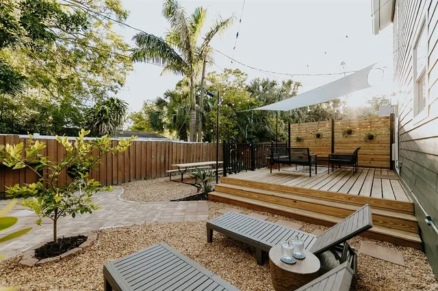 $715,000 | 2472 Temple Street, Sarasota, FL 34239