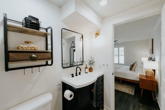 $715,000 | 2472 Temple Street, Sarasota, FL 34239