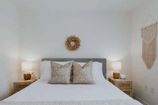 $715,000 | 2472 Temple Street, Sarasota, FL 34239