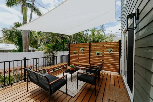 $715,000 | 2472 Temple Street, Sarasota, FL 34239