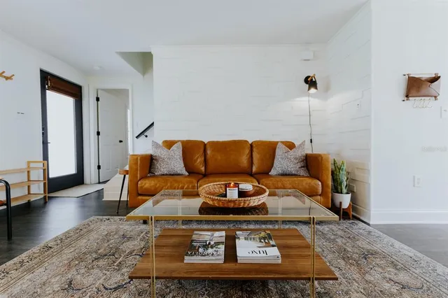 $715,000 | 2472 Temple Street, Sarasota, FL 34239