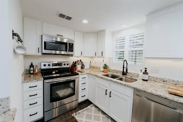 $715,000 | 2472 Temple Street, Sarasota, FL 34239