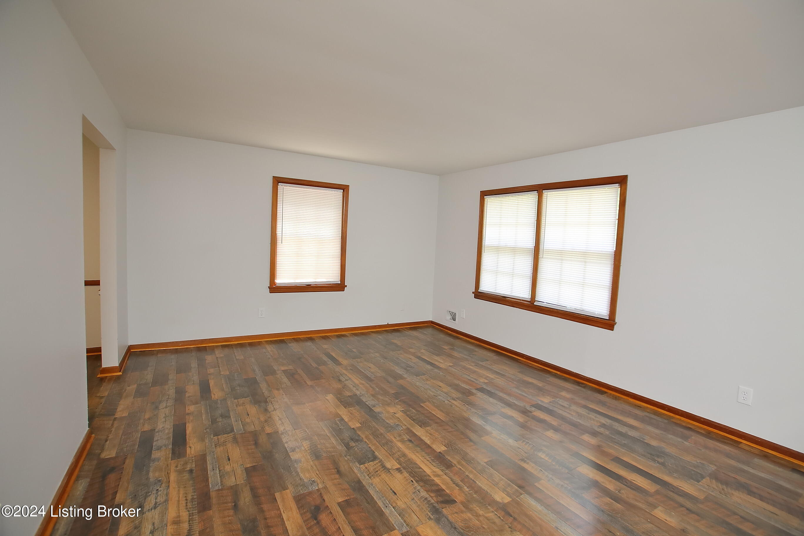 9613 Fairground Road Louisville, KY 40291 - Photo 10 of 53 Living Room