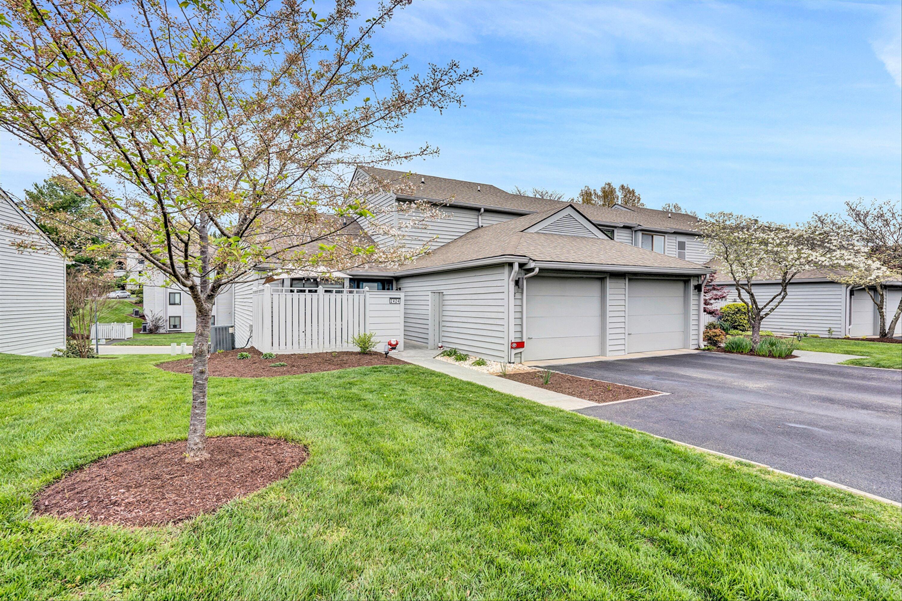 2424 Post Oak Road Salem, VA 24153 - Photo 1 of 24 01-DSC3254