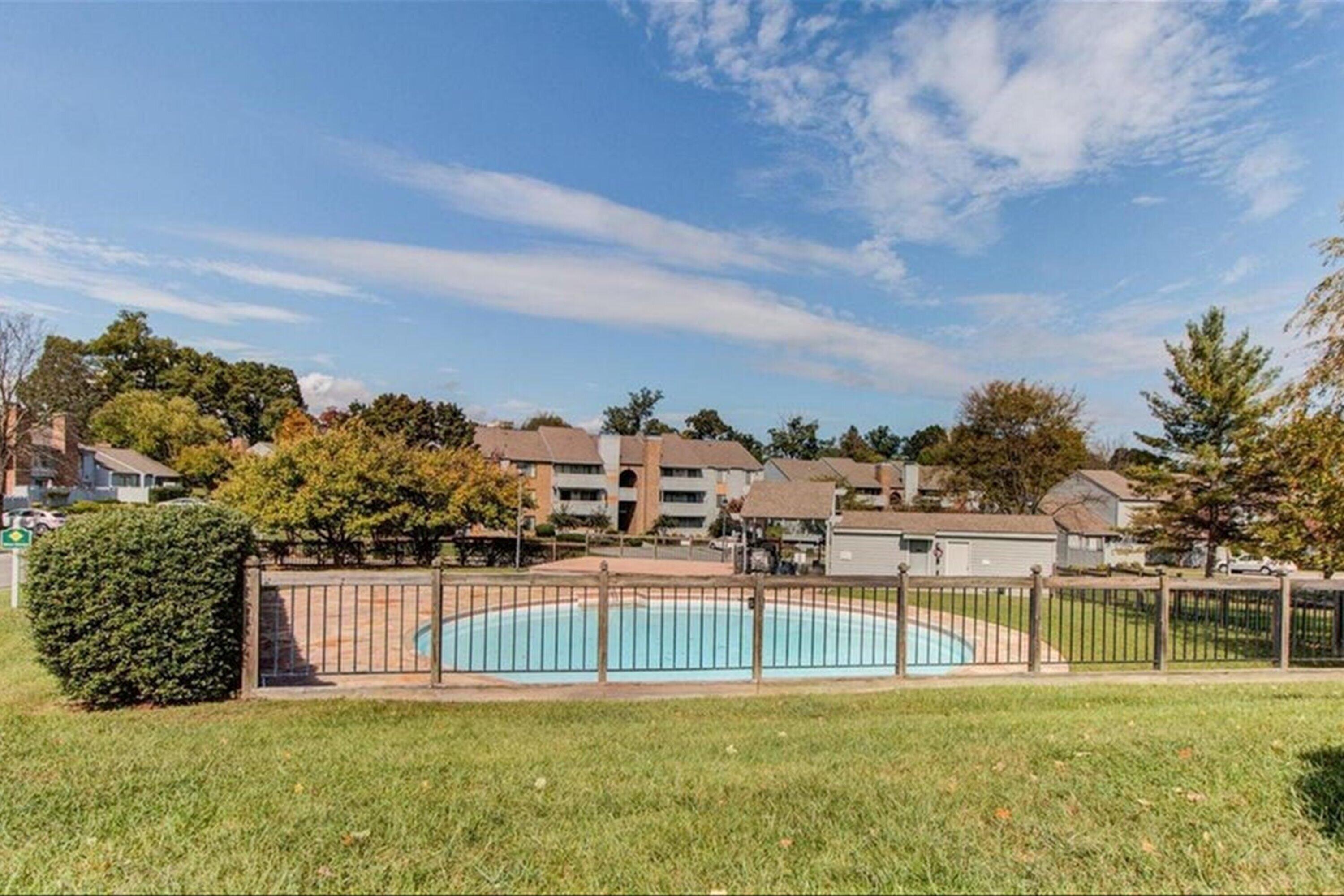 2424 Post Oak Road Salem, VA 24153 - Photo 23 of 24 23-Pool