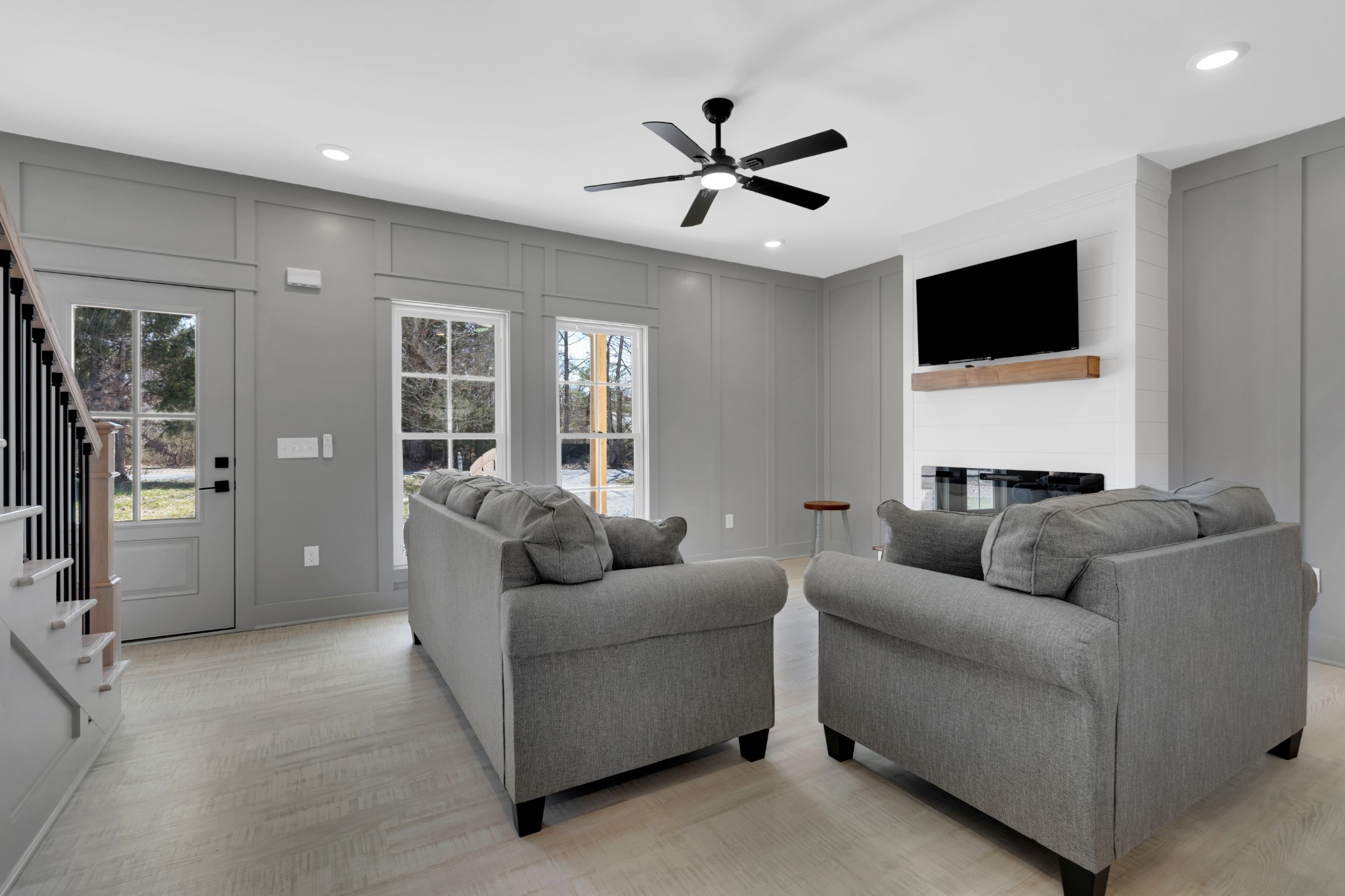 591 Ghea Road Normandy, TN 37360 - Photo 22 of 48 a living room with furniture and a flat screen tv