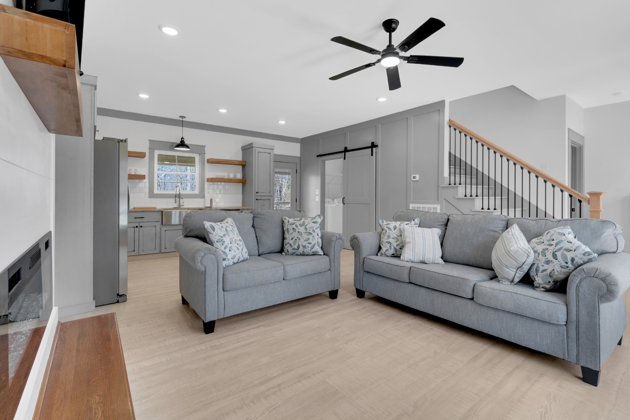 591 Ghea Road Normandy, TN 37360 - Photo 25 of 48 a living room with furniture and a flat screen tv
