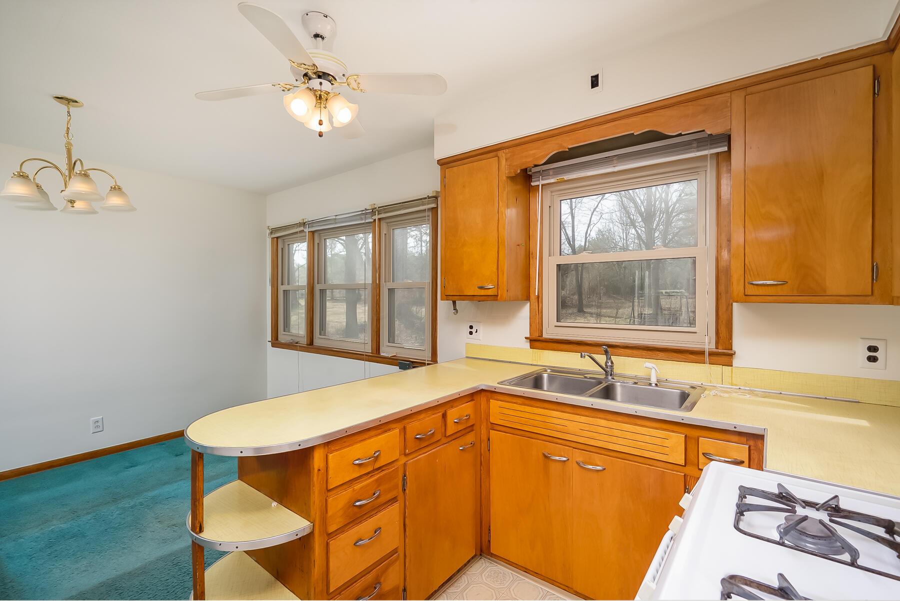 5511 Linworth Road Columbus, OH 43235 - Photo 24 of 56 Dining and kitchen