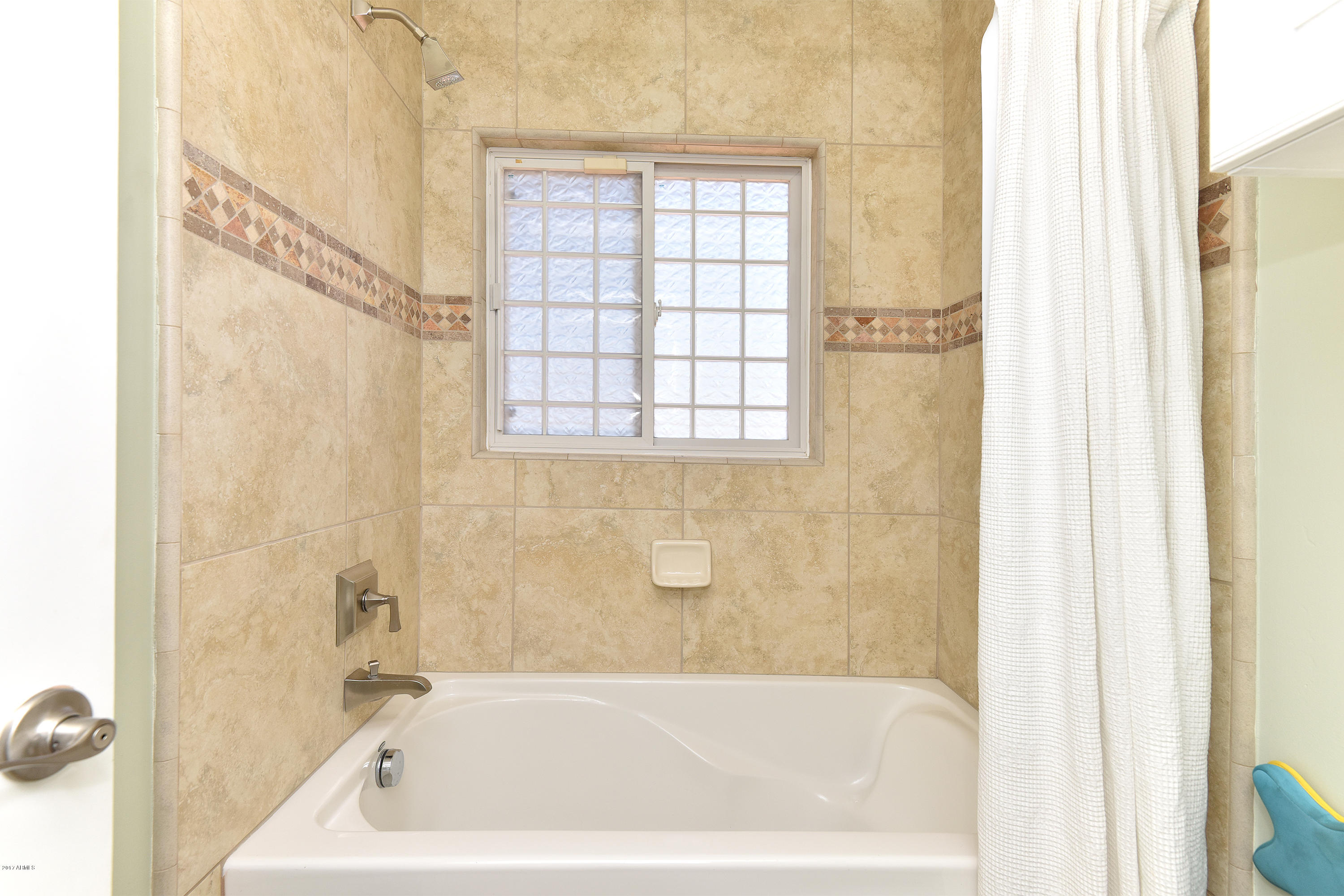 3864 North 50th Street Phoenix, AZ 85018 - Photo 42 of 53 042_Hall Shower