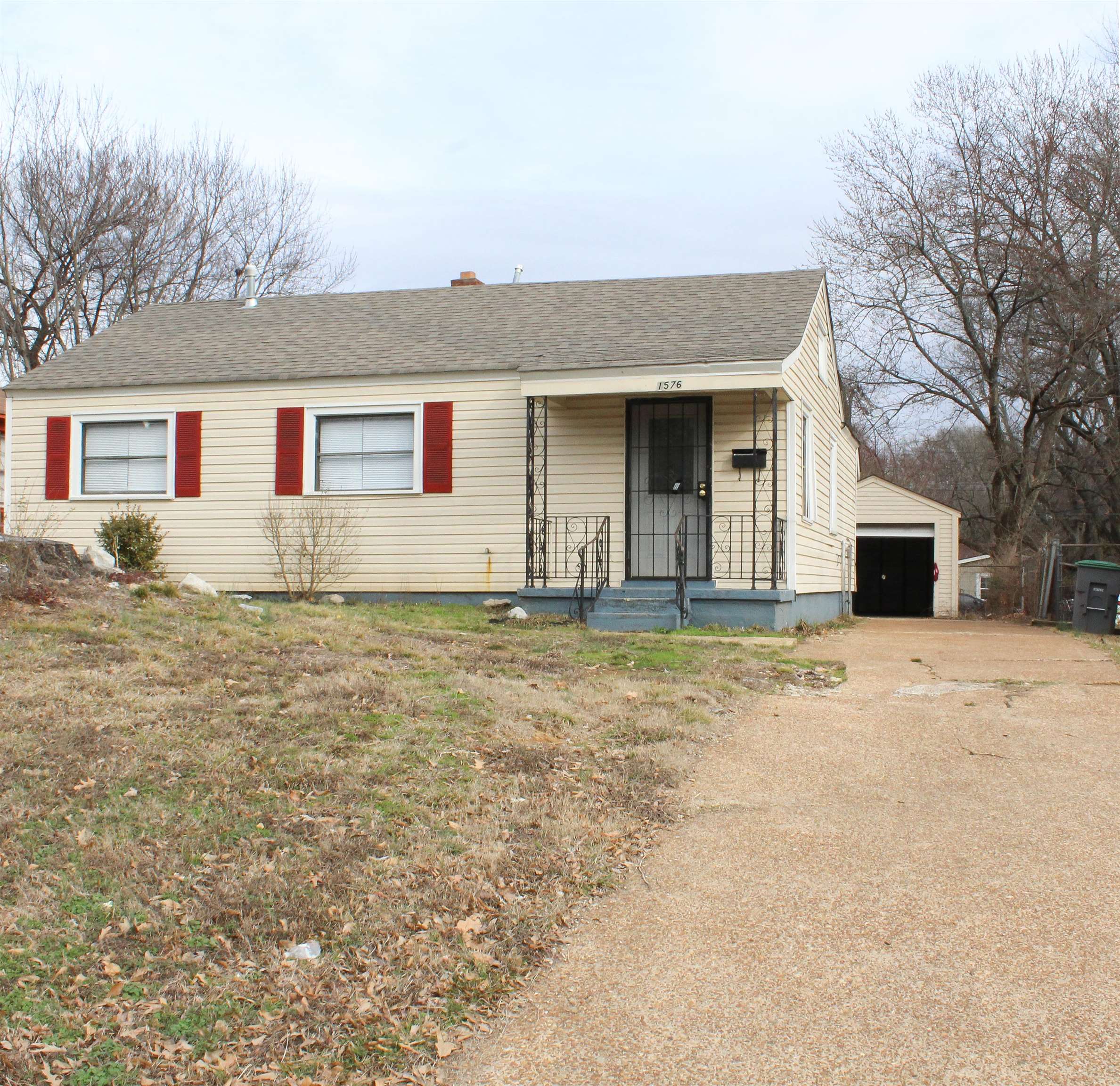 1576 Railton Road Memphis, TN 38111 - Photo 7 of 12 a front view of house with yard