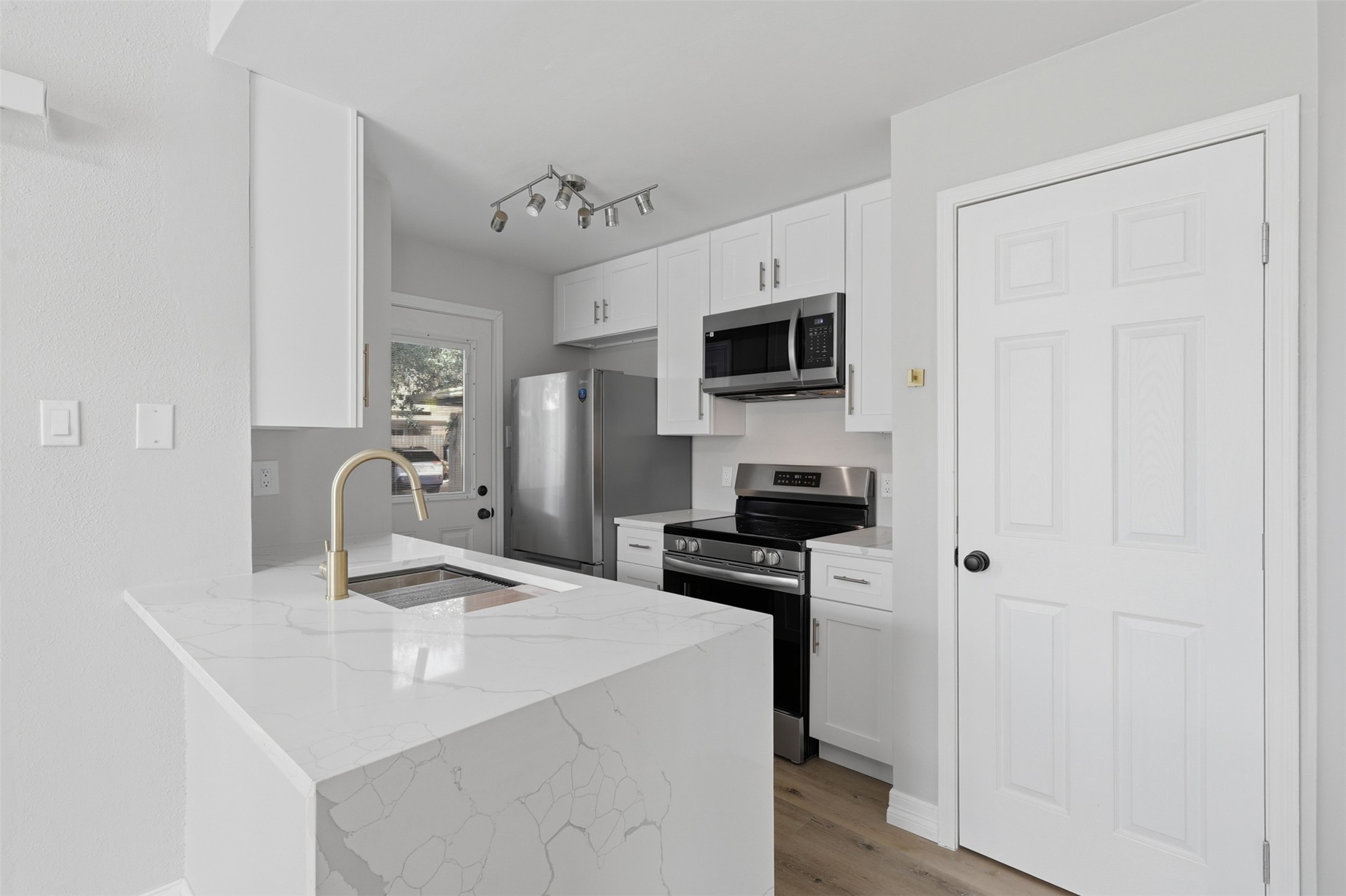 1515 Sandy Springs Road, Unit 2104 Houston, TX 77042 - Photo 6 of 19