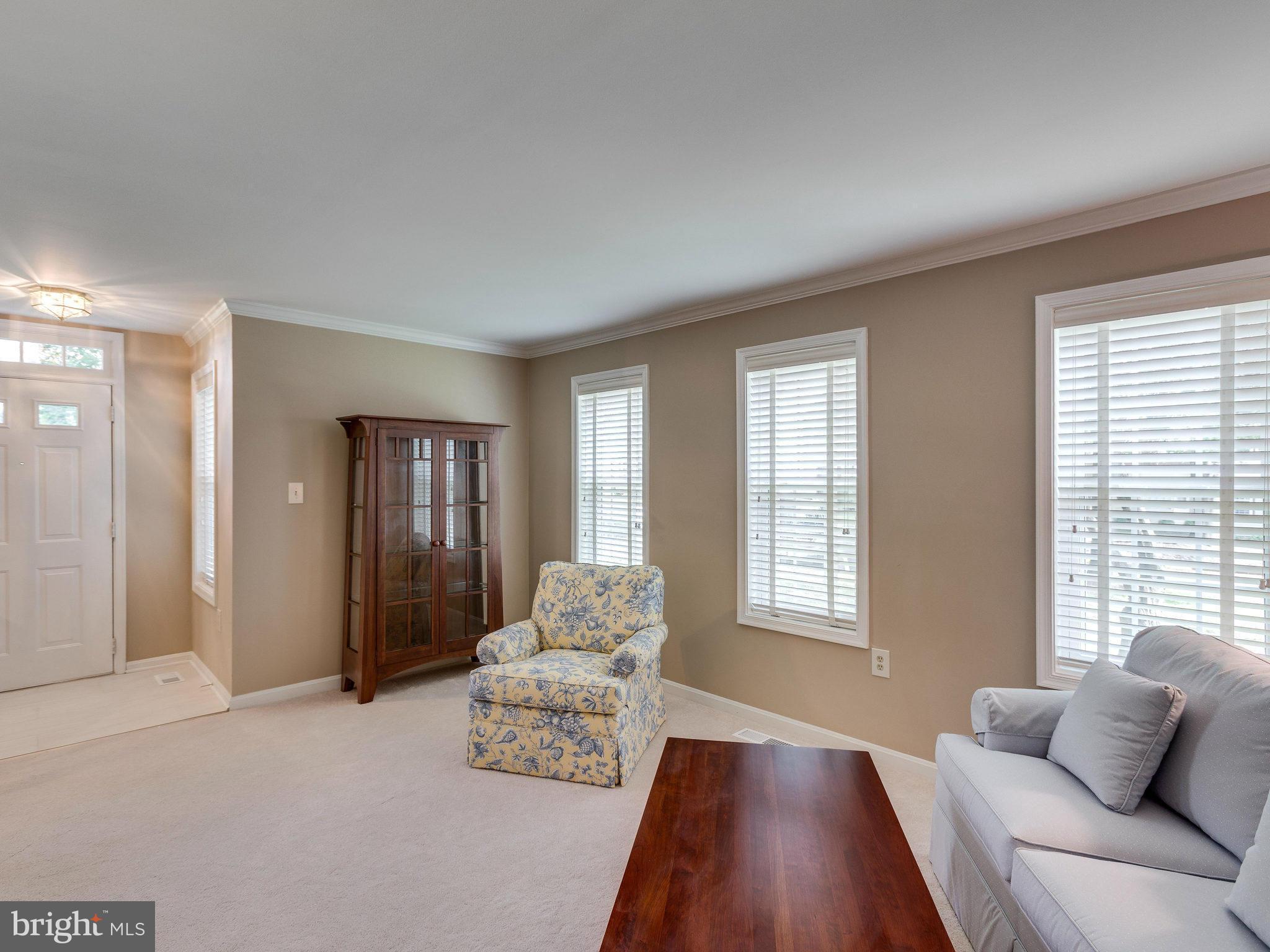 11933 Sentinel Point Court Reston, VA 20191 - Photo 4 of 30 Living Room