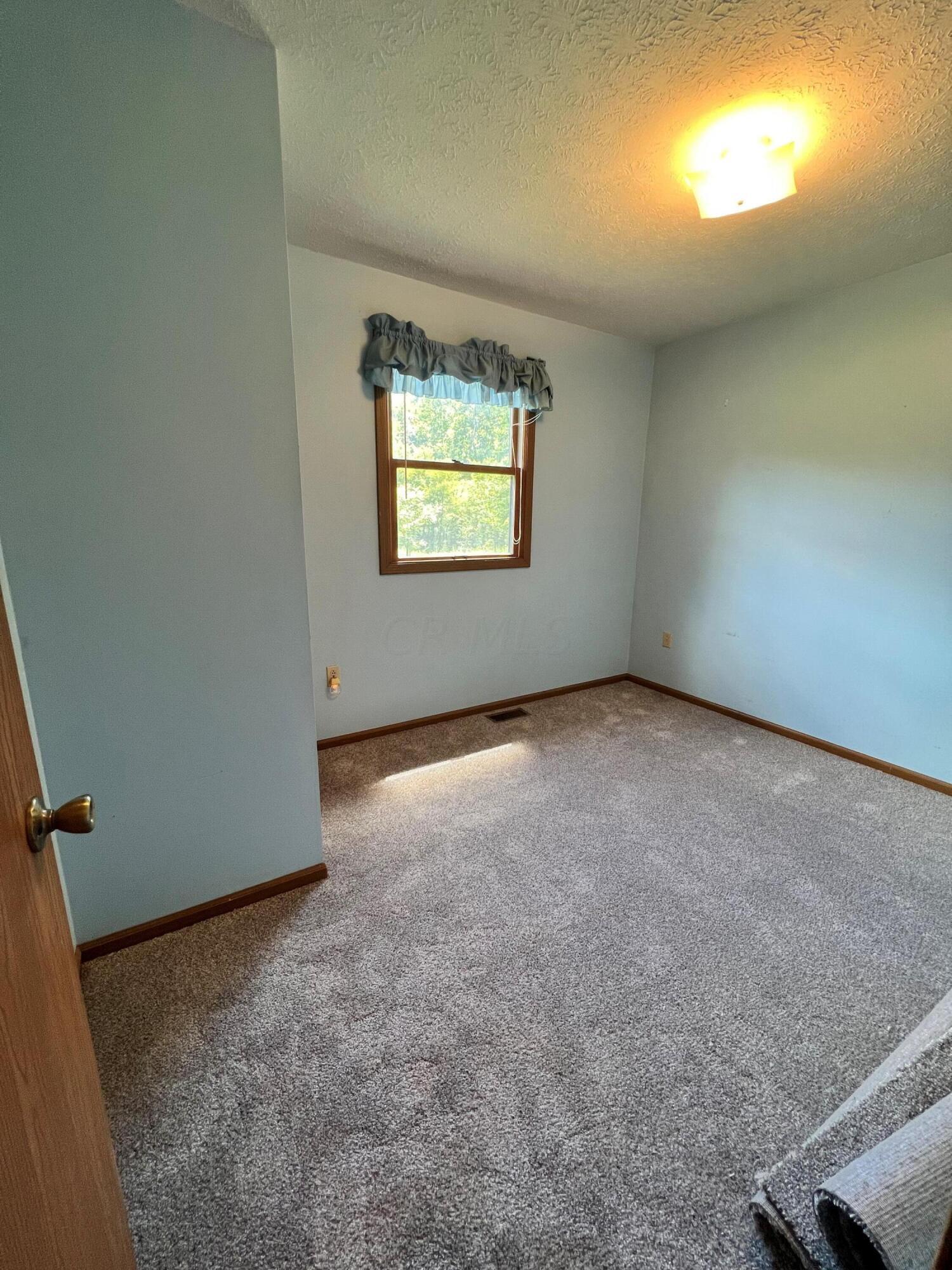 36312 Lime Bank Road Logan, OH 43138 - Photo 20 of 39 BR end of hall