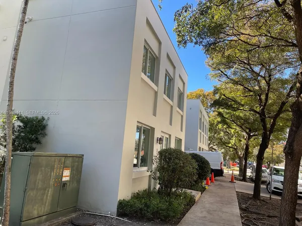$3,350 | 40 Calabria Avenue, Unit 101, Coral Gables, FL 33134