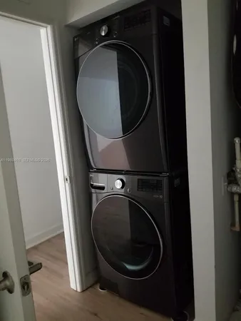 a close up view of a washer and dryer