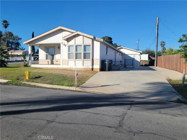 a front view of house with yard