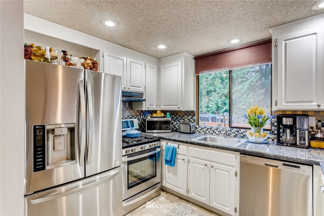3110 223rd Place Southeast Bothell, WA 98021 - Photo 8 of 28