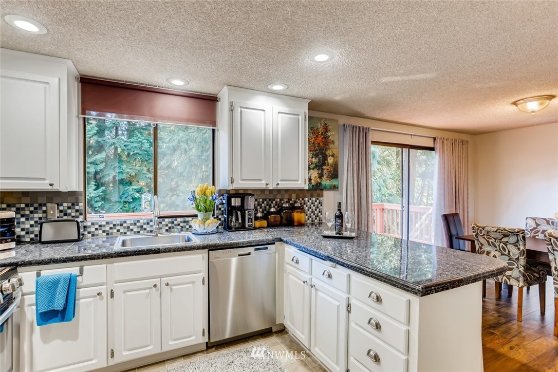 3110 223rd Place Southeast Bothell, WA 98021 - Photo 9 of 28