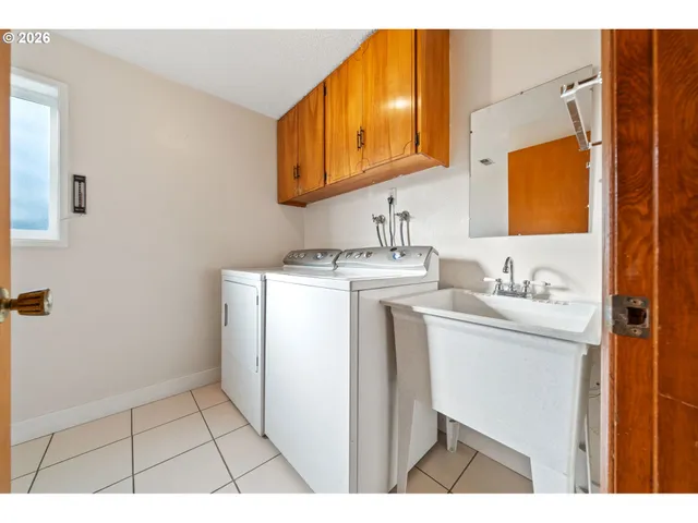 $535,000 | 16615 Churchill Drive, Gladstone, OR 97027