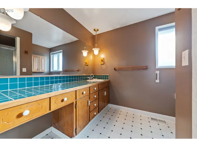 $535,000 | 16615 Churchill Drive, Gladstone, OR 97027