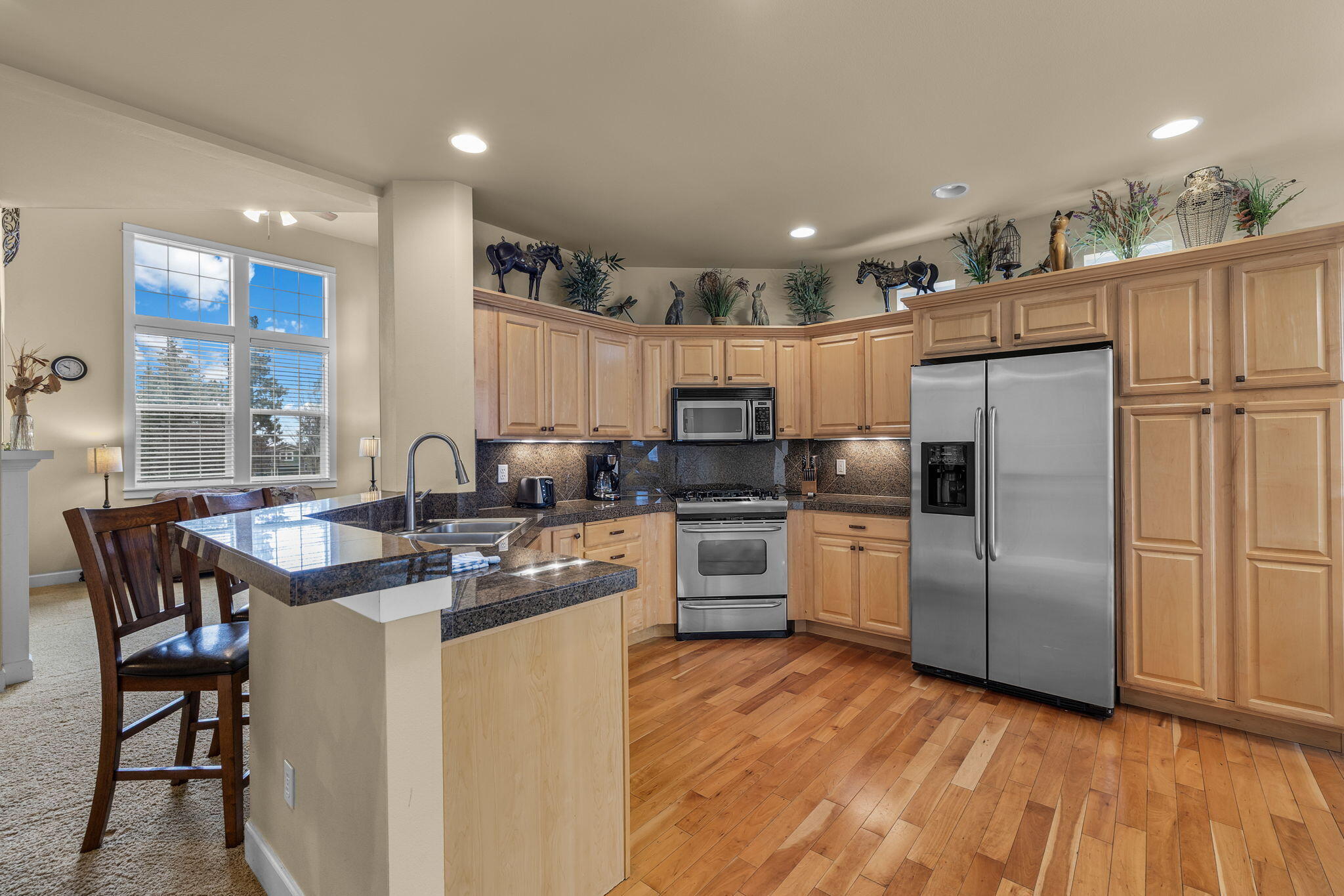 935 Southwest Chamberlain Street Bend, OR 97702 - Photo 9 of 33 Well equipped kitchen
