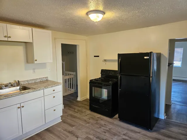 $2,300 | 89 6th Street, Dover, NH 03820