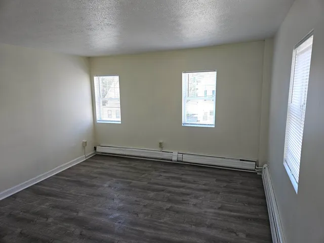 $2,300 | 89 6th Street, Dover, NH 03820