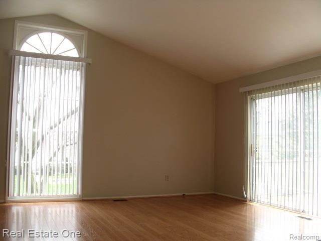 1293 Lamplighter Lane Rochester, MI 48306 - Photo 5 of 18 Vaulted Ceiling.jpg