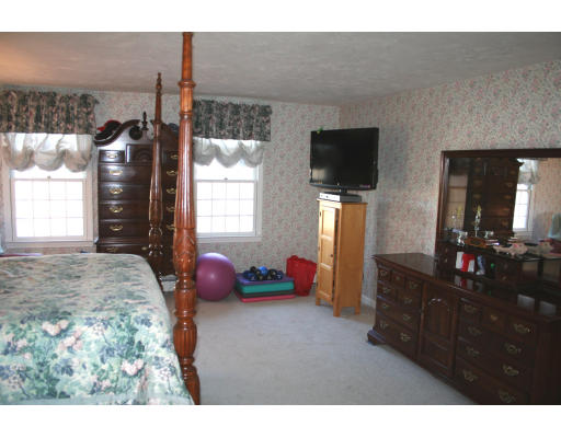 124 Mitchell Road Holliston, MA 01746 - Photo 21 of 25 Gallery Image 21