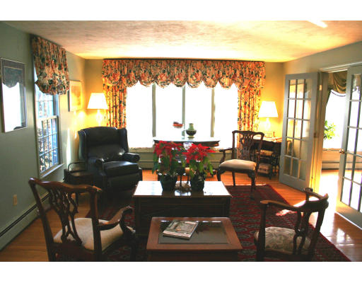 124 Mitchell Road Holliston, MA 01746 - Photo 3 of 25 Gallery Image 3