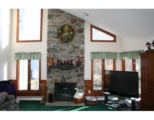 124 Mitchell Road Holliston, MA 01746 - Photo 9 of 25 Gallery Image 9