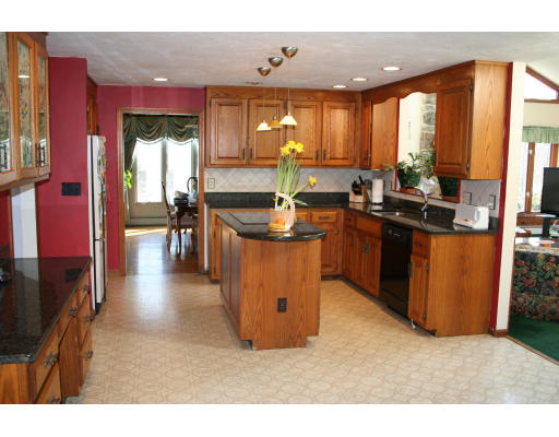 124 Mitchell Road Holliston, MA 01746 - Photo 10 of 25 Gallery Image 10