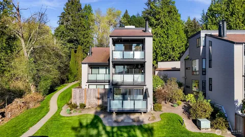 $878,000 | 11230 Northeast 68th Street, Unit C, Kirkland, WA 98033