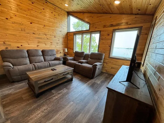 $575,000 | 3178 Flag Island, Oak Island, MN 56741