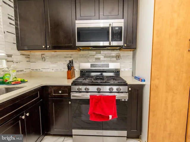 $289,999 | 406 Carmody Hills Drive, Capitol Heights, MD 20743