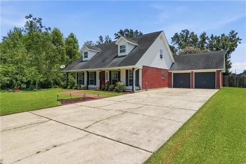 $295,000 | 87 Surrey Drive, Laplace, LA 70068