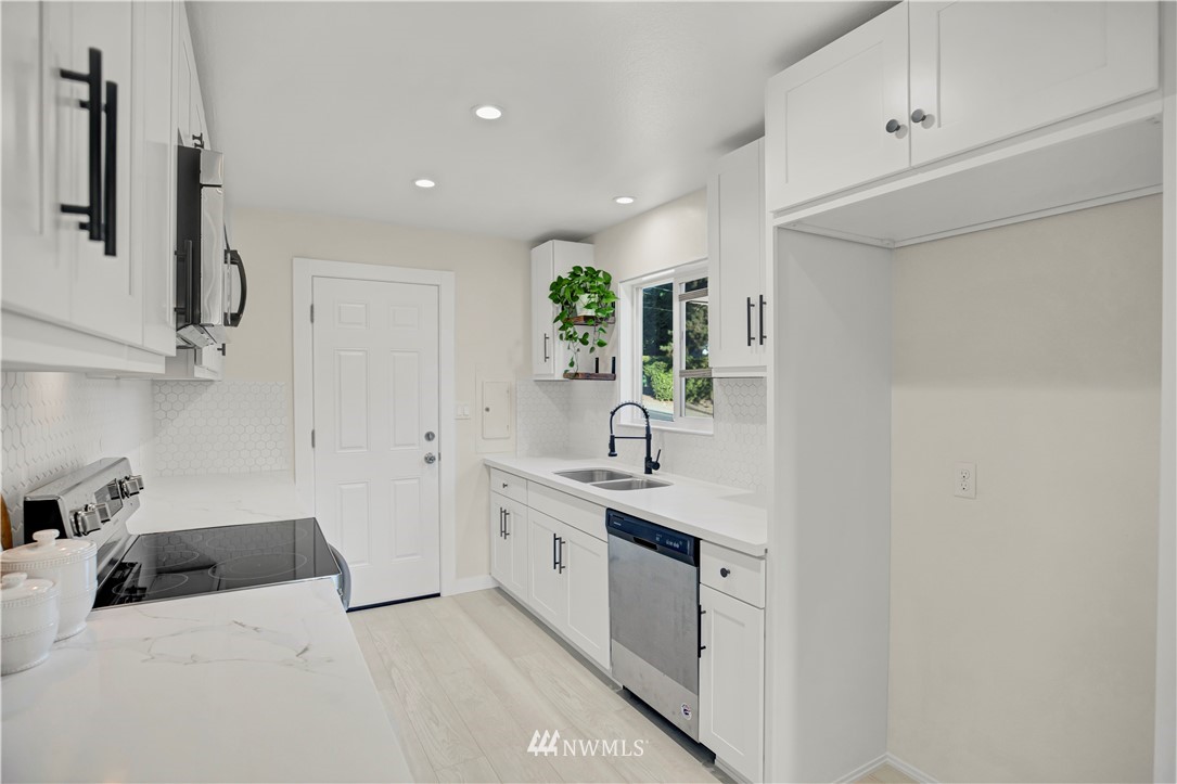 3347 Crystal Springs Road West University Place, WA 98466 - Photo 17 of 39 Gallery Image 17